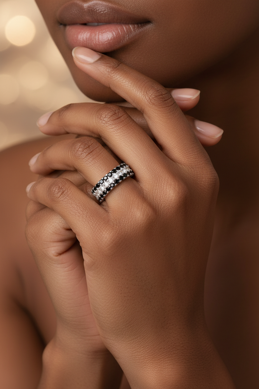 Luxury Zircon Ring Full Diamond Simple BraLuxury Full Paved Zircon Ring, Black Electroplated Copper Simple Natural Style Finger Jewelry for Womencelet