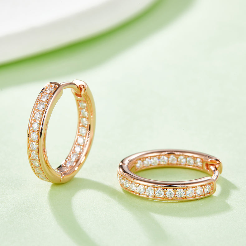 Engraved With Top-quality Moissanite, This Luxurious And Fashionable Minimalist Jewelry Features Silver Earrings And Necklaces. Made Of S925 Silver With Electroplated Platinum.
