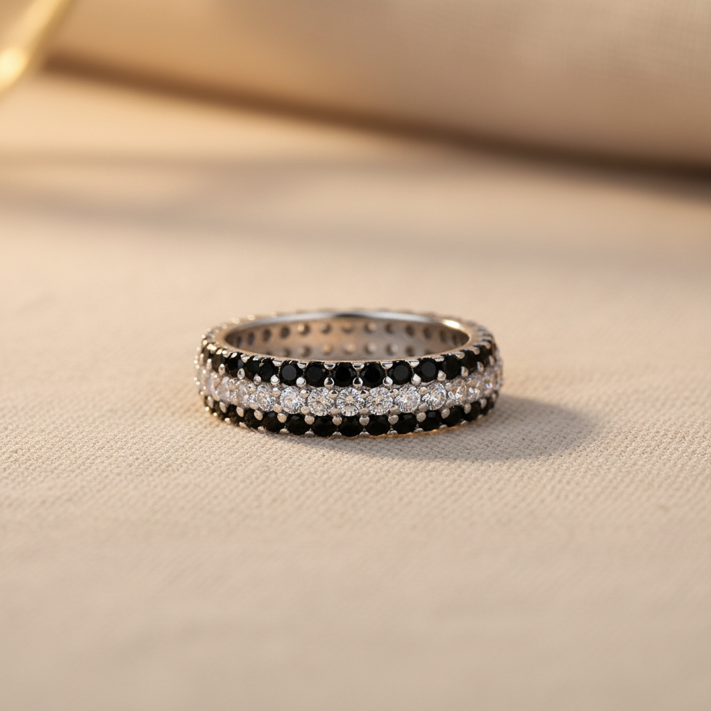 Luxury Zircon Ring Full Diamond Simple BraLuxury Full Paved Zircon Ring, Black Electroplated Copper Simple Natural Style Finger Jewelry for Womencelet
