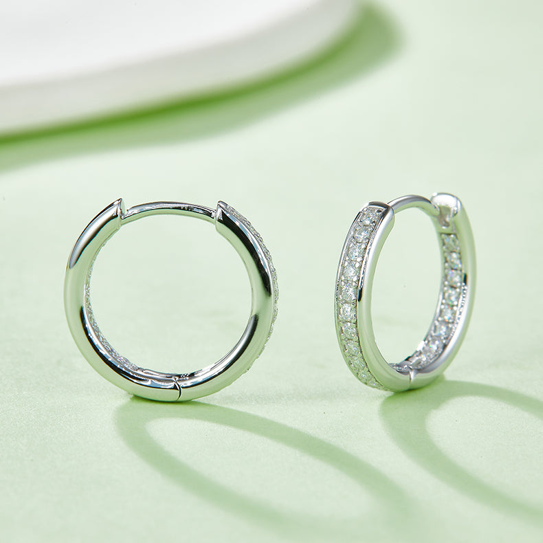 Engraved With Top-quality Moissanite, This Luxurious And Fashionable Minimalist Jewelry Features Silver Earrings And Necklaces. Made Of S925 Silver With Electroplated Platinum.